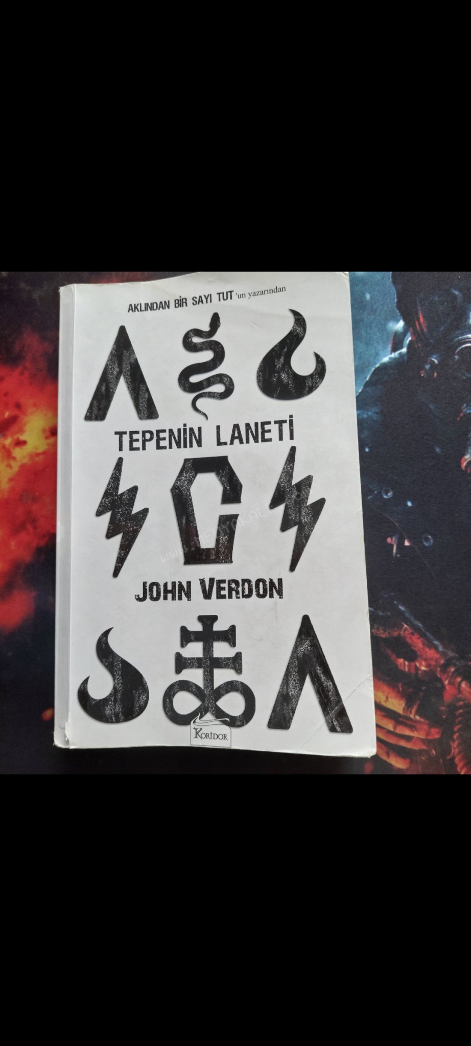 Tepenin Laneti John Verdon
